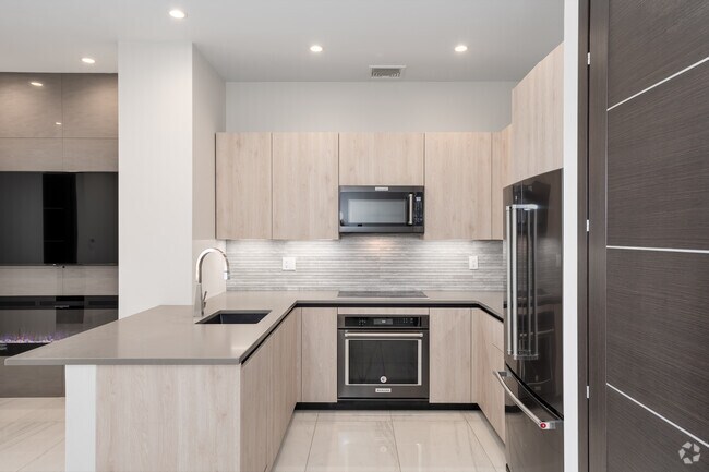 1BR, 1BA - 749SF - Kitchen