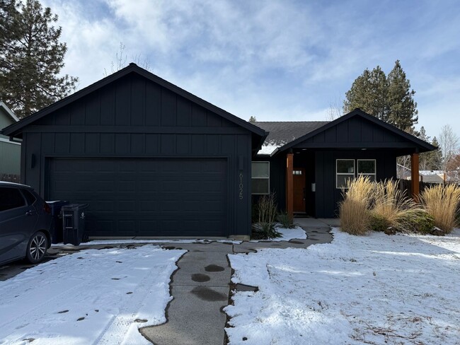 Building Photo - Beautifully Updated 3 Bed/2 Bath Home - Lodgepole Drive