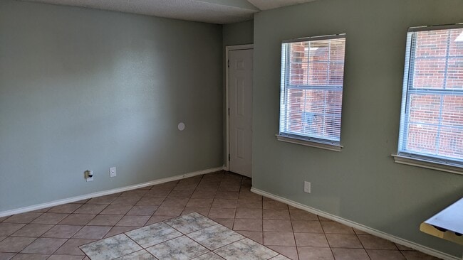 Photo - 1820 Mercer St