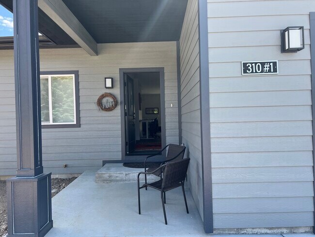 Photo - 310 Snake River Dr