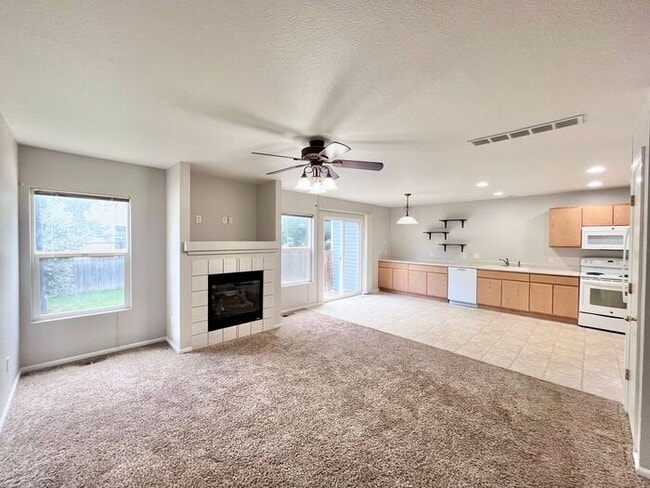 Building Photo - NEW CARPET & PAINT! Beautiful 3 Bedroom 2 ... Rental
