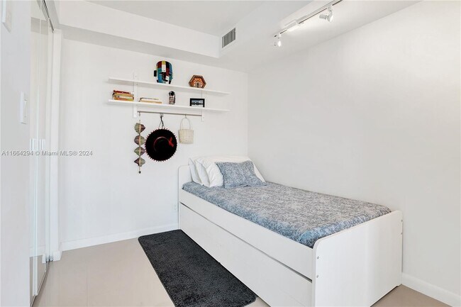 Photo - 2655 Collins Ave Condo Unit 1605