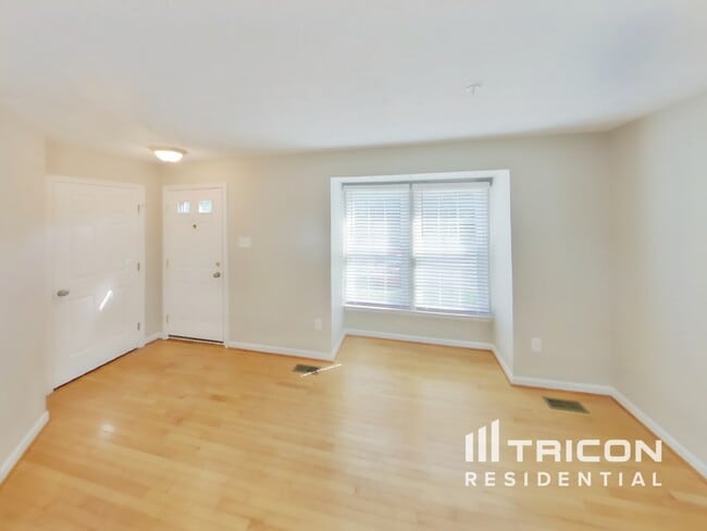 Photo - 9851 Bayline Cir