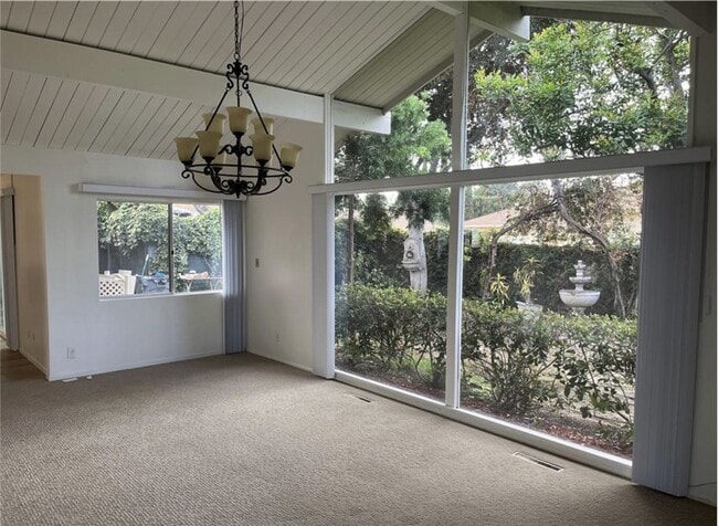 Photo - 1081 Wass St