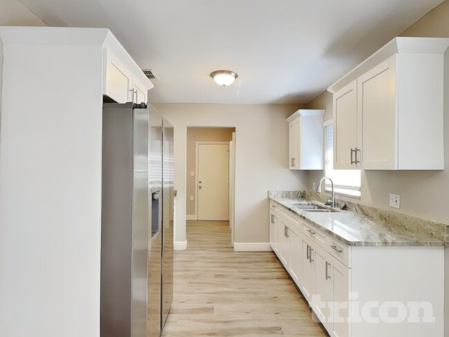 Photo - 8307 N Elmer St