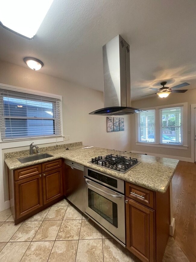 Photo - College 149-157 Unit 157