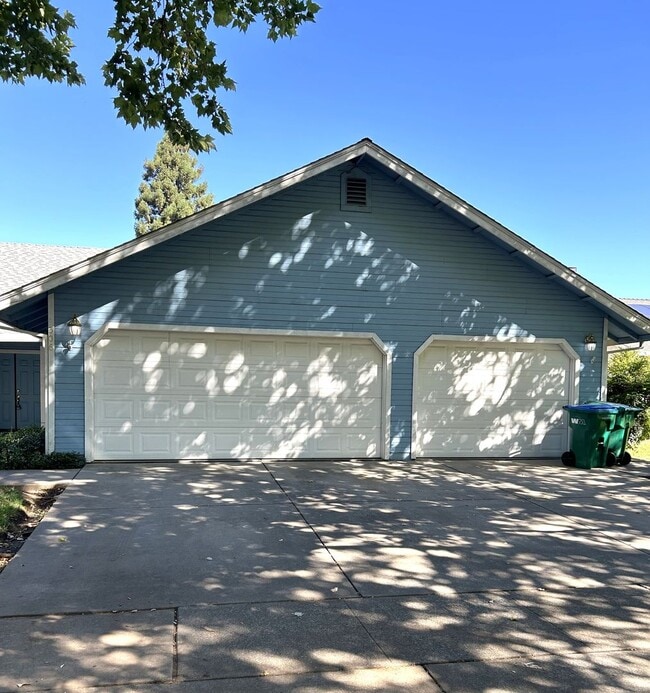 Photo - 4 bed/ 2 bath home between The Avenues and Amber Grove