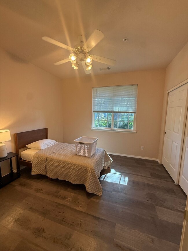 3438 Showboat Ct
