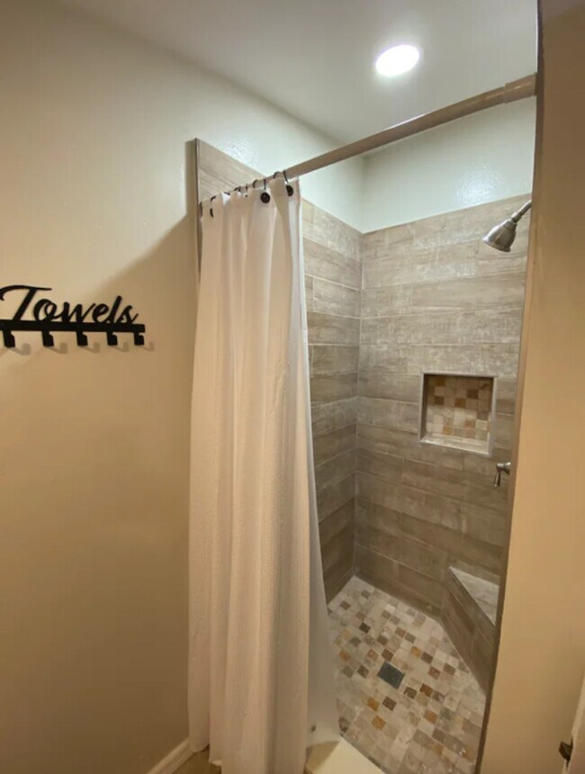 6406 Rockpointe Dr Unidad Guest Suite in Tampa