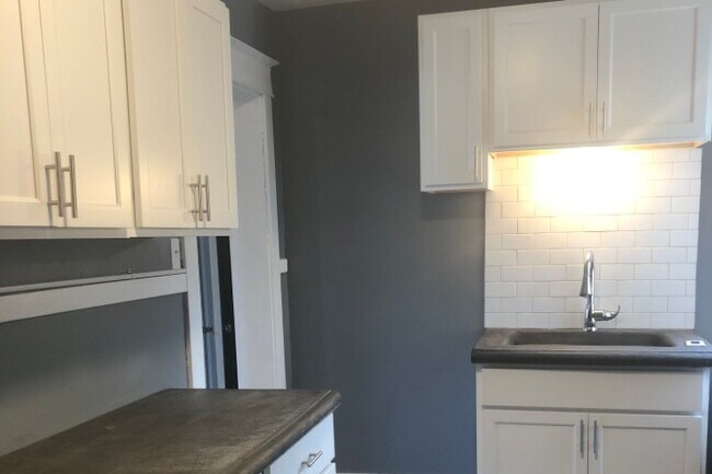 Kitchen - 2809 Main St Unit 3