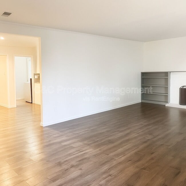 Photo - 212 Derecho Way