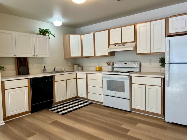 Building Photo - Isle Royal Apartments