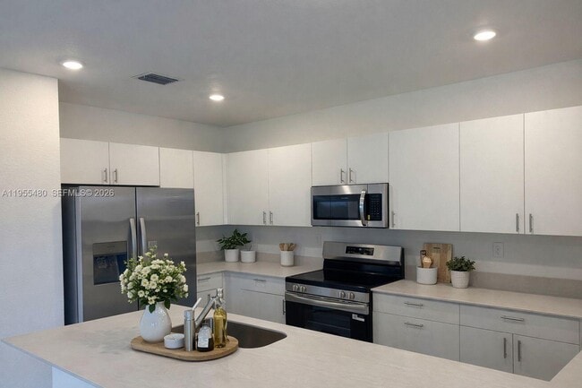 Building Photo - 2721 SE 26th Rd