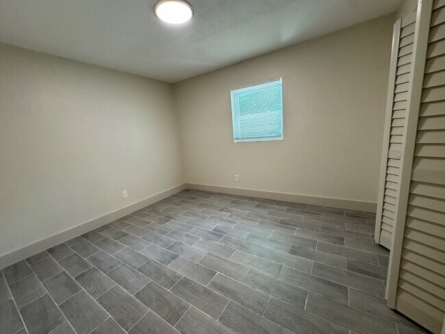 Photo - 560 Aiken St