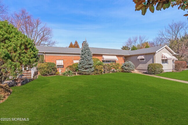 Photo - 4 Lawrence Ave