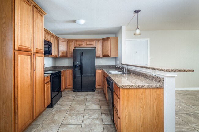 Photo - 1305 Kings Way Unit 2A