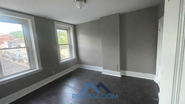 Photo - 101 N George St Unit 1
