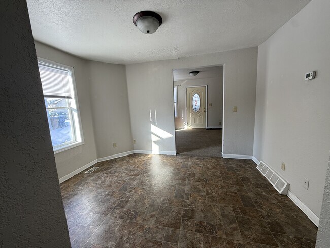 Photo - 304 2nd St SW