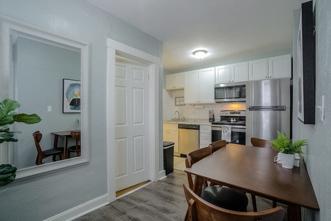 Photo - 3811 Mercier St