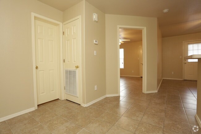 1 BD, 1 BA - 664 SF - Redbud Place Apartments