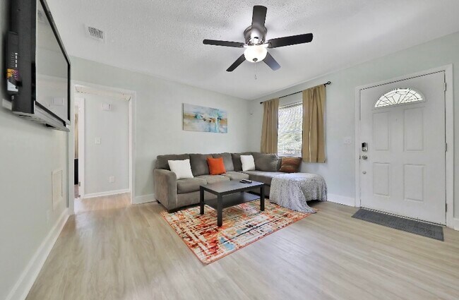 Living Room - 2870 Ernest St