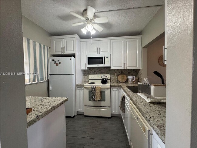 Photo - 9450 Poinciana Pl Unit 405