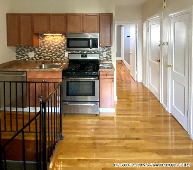 Building Photo - 284 Chelsea St Unit 1 Rental