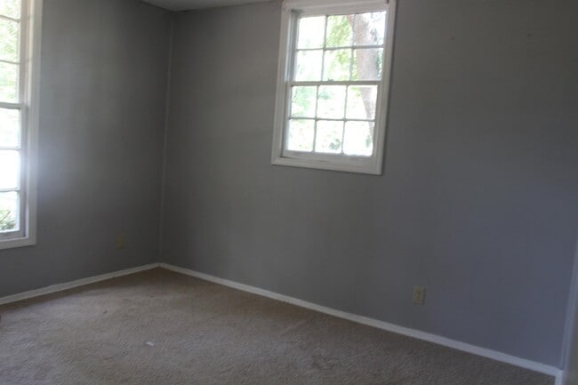 Photo - 308 Forrestal Ln