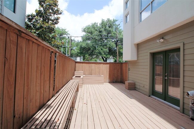 Photo - 4701 Caroline St