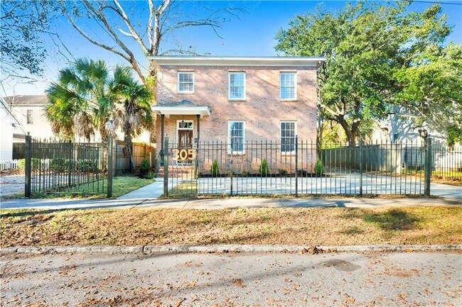 Photo - 305 N Jackson St