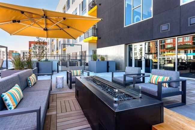 Oak Street Station apartments — community photo