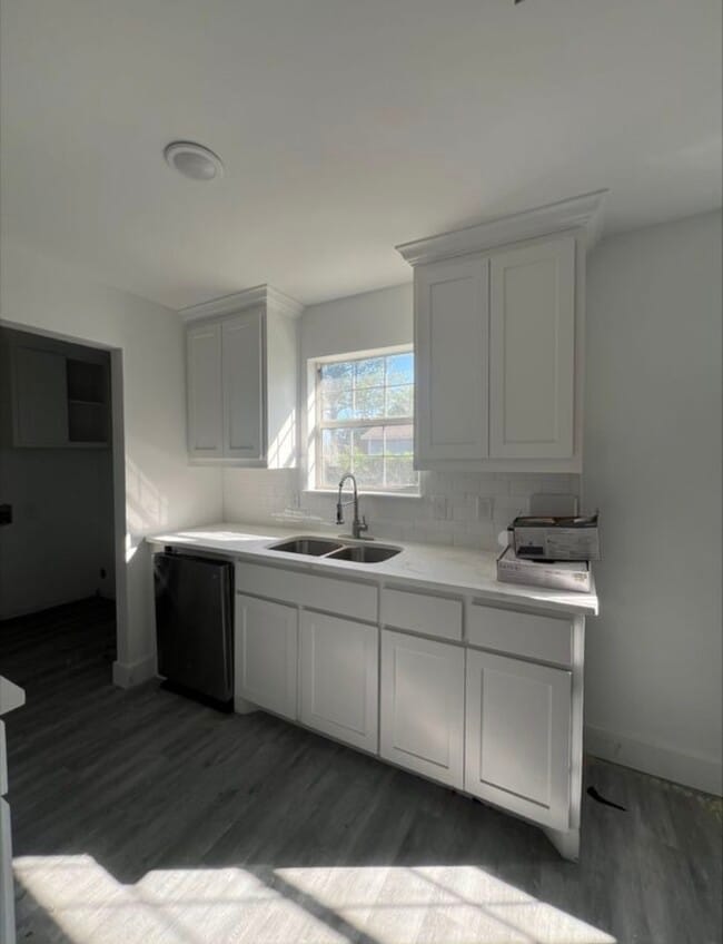 Photo - 301 W Rochester St