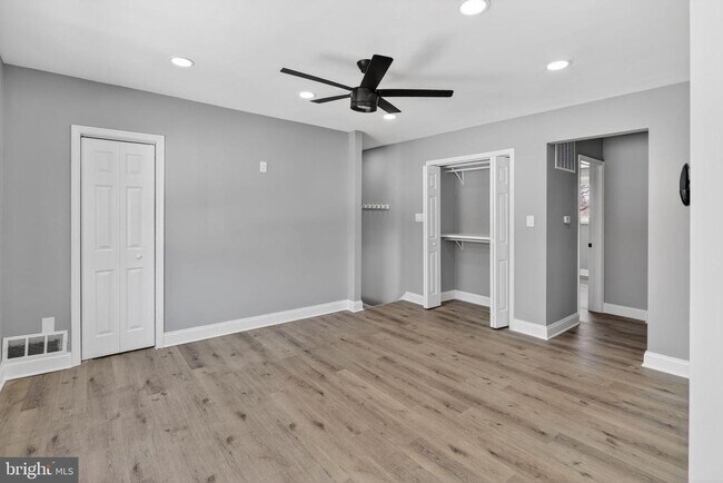 Photo - 146 Joliet St Unidad B