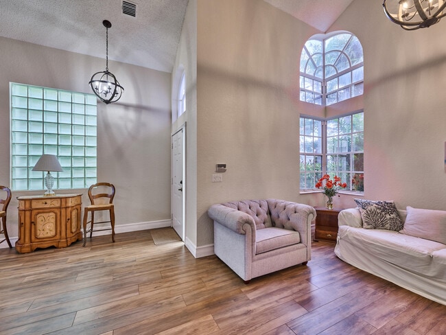 Photo - 2067 Cezanne Rd