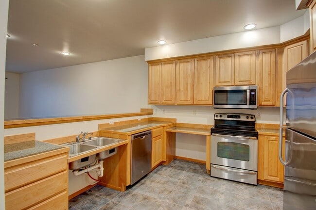 Photo - Spacious 2 Bed 2 Bath Condo with Private Balcony