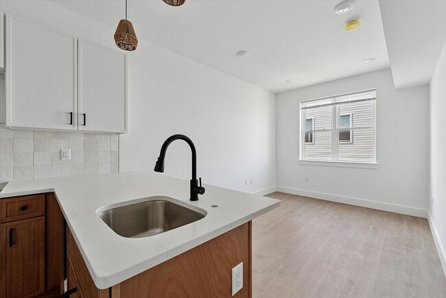 Photo - 2522 N Front St Unidad 304