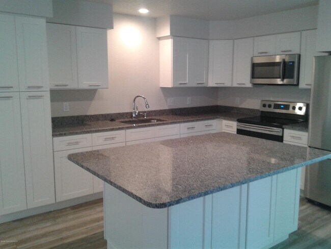 Photo - 1851 Keewin Ave NE