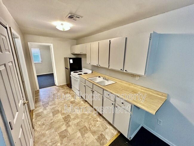 Photo - 608 W 4th St