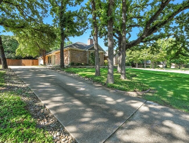 Photo - 1 Creekmere Dr