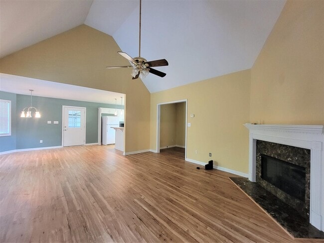 Photo - 32 Elizabeth Way