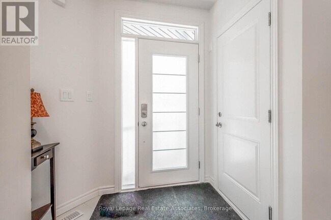 Photo - 3981 Crown St
