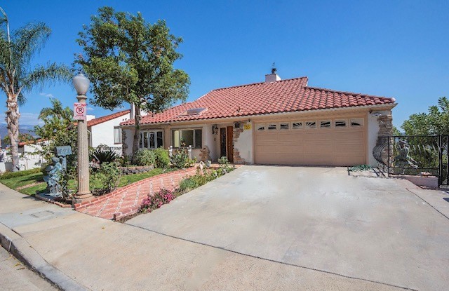 Front House Entry through side gate - 3916 Carnavon Way