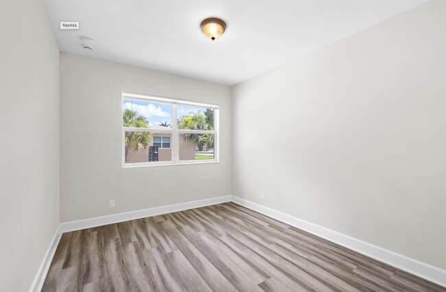 Photo - 409 50th St