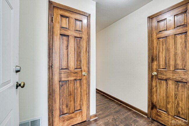 135 Beverly Hl Ter