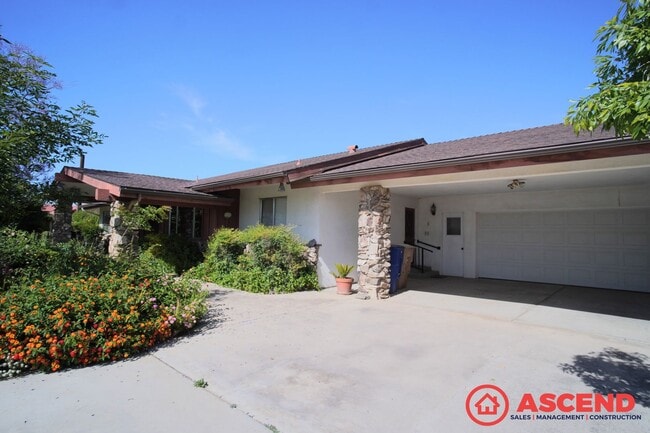 Photo - Stunning Home In Southwest Bakersfield!