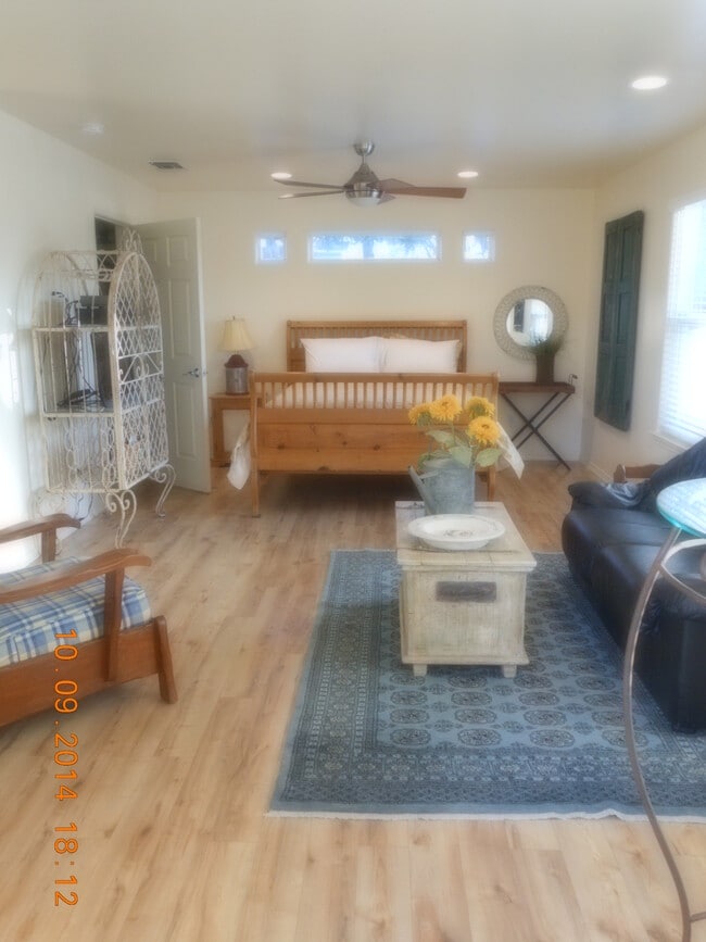 Studio area - 2121 Pine St Unit C