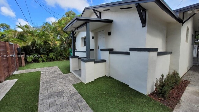 Photo - 228 NW 35th St