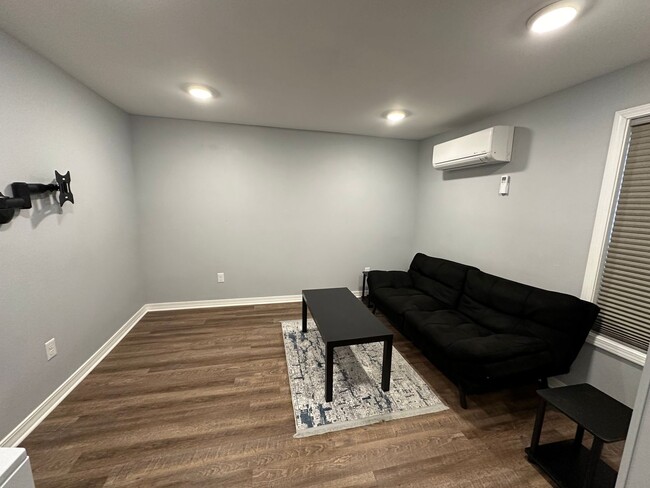 Photo - 709 E 6th St Unit 709 E 6th St C