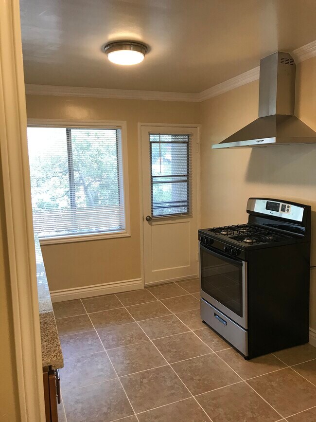 Kitchen - 139 N Cedar St Unit E