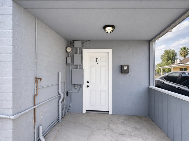 Photo - 5915 W Palmaire Ave Unit B